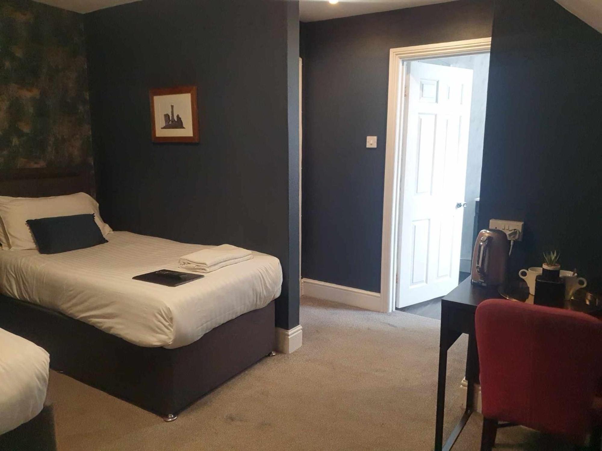 The Fountain Inn & Riverside Restaurant Okehampton Quarto foto