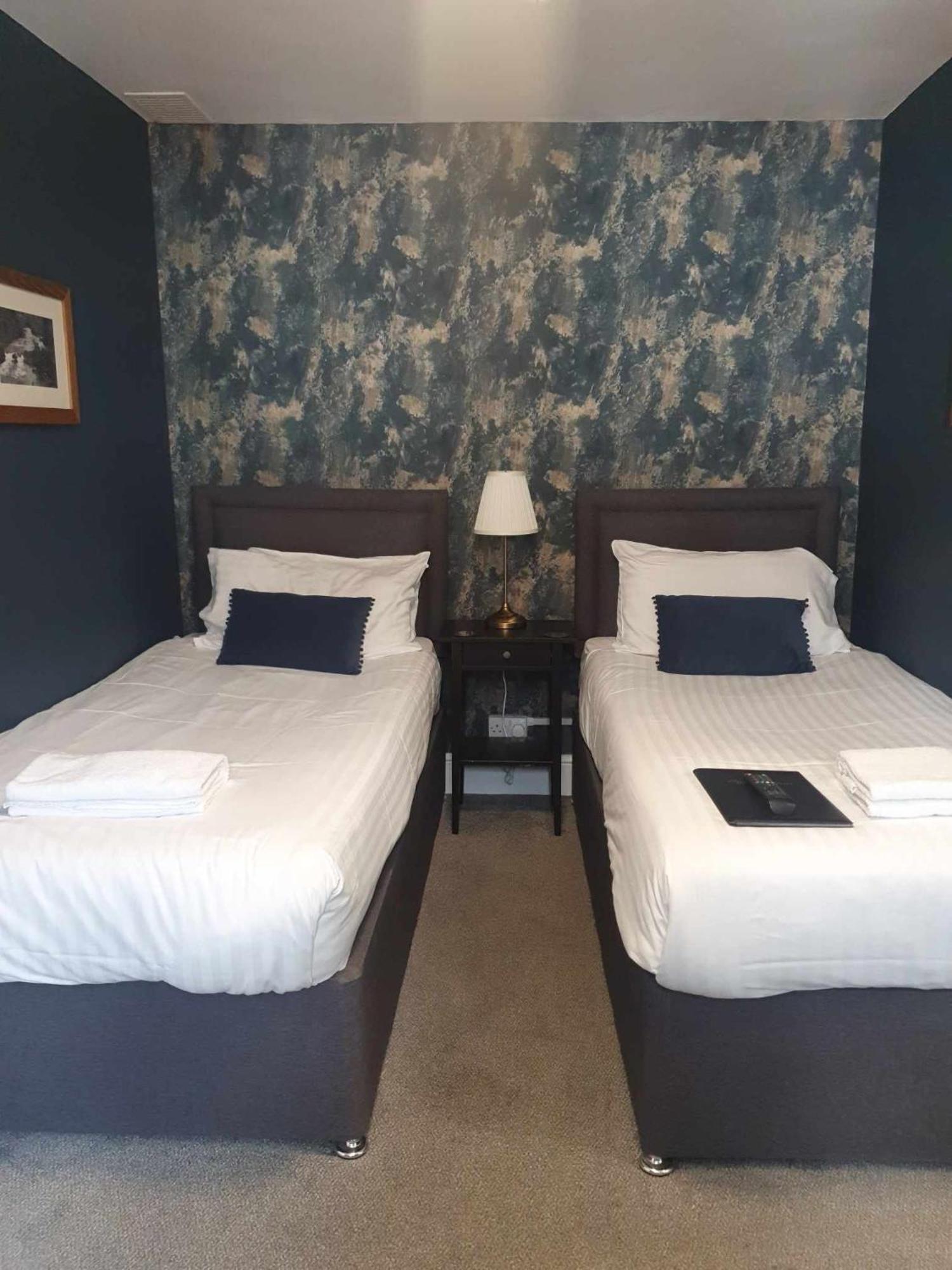 The Fountain Inn & Riverside Restaurant Okehampton Quarto foto