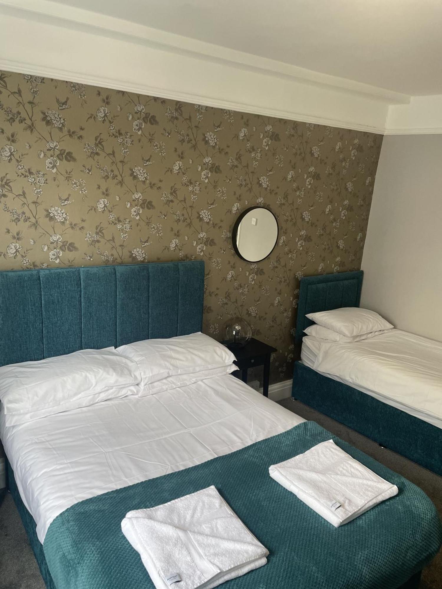 The Fountain Inn & Riverside Restaurant Okehampton Quarto foto