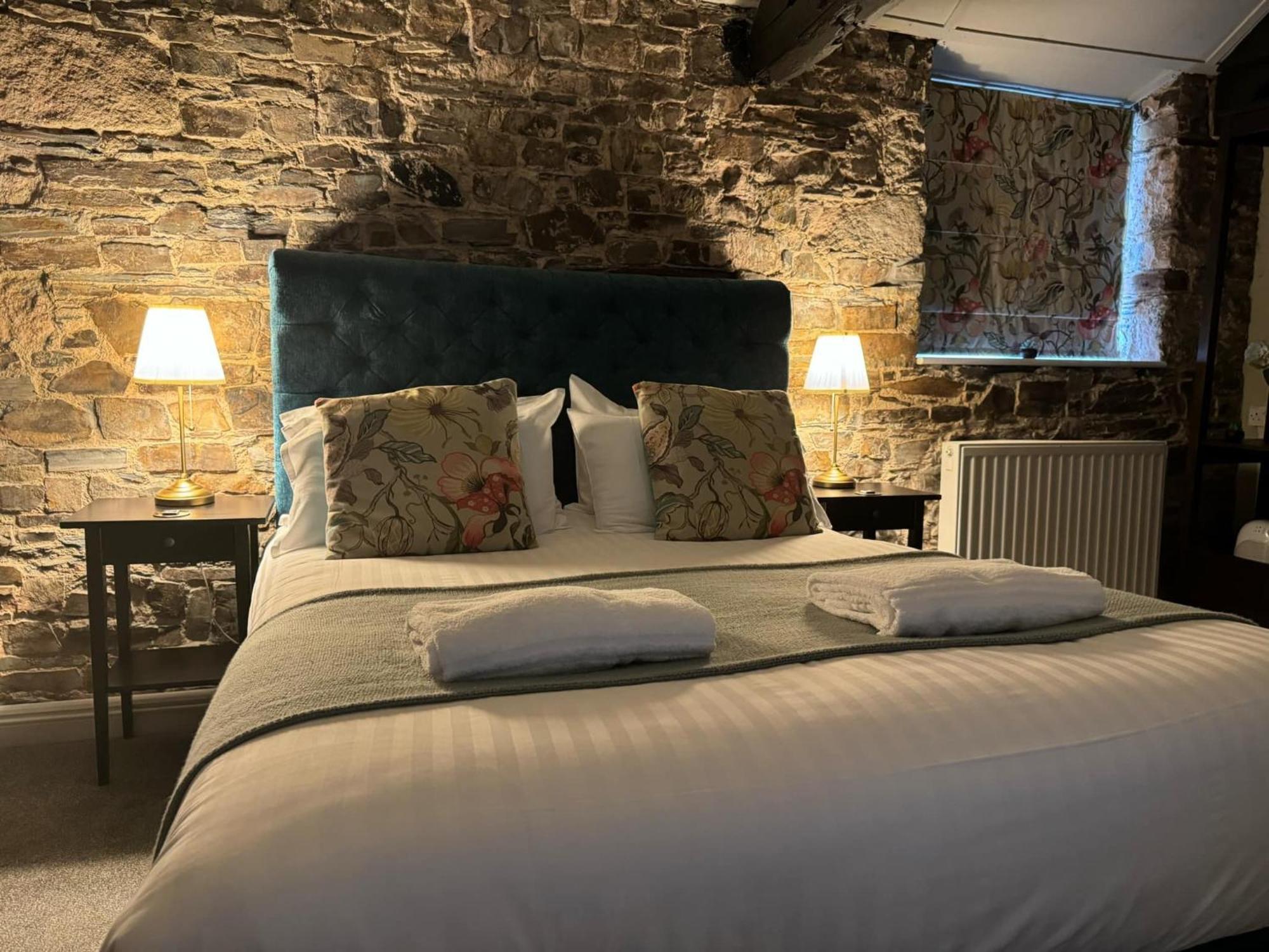 The Fountain Inn & Riverside Restaurant Okehampton Quarto foto